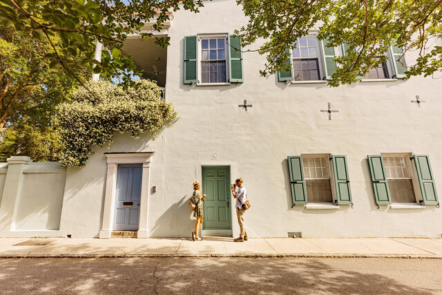 Couple taking pictures while sightseeing, Charleston, South Carolina.